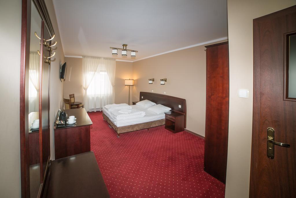 Hotel Grant เลชโน ภายนอก รูปภาพ